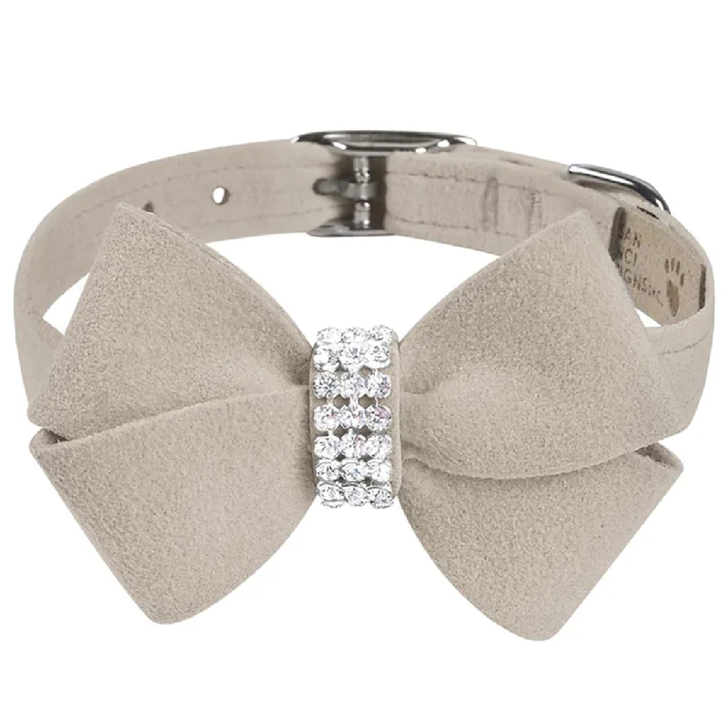  . **Dog traction rope is automatically retractable**Nouveau Bow Dog Collar Doe