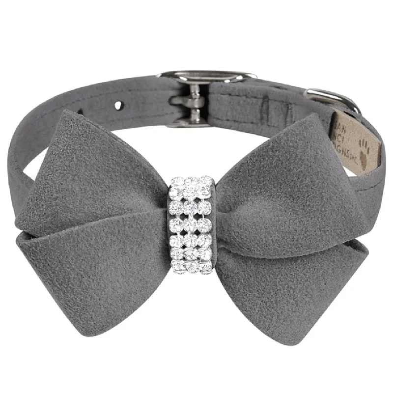  . **Dog snack bag is portable**Nouveau Bow Dog Collar Platinum